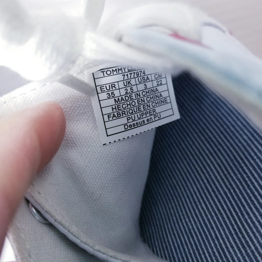 TOMMY HILFIGER KID'S SNEAKERS SIZE 3